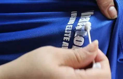 چگونه چاپ روی لباس را پاک کنیم